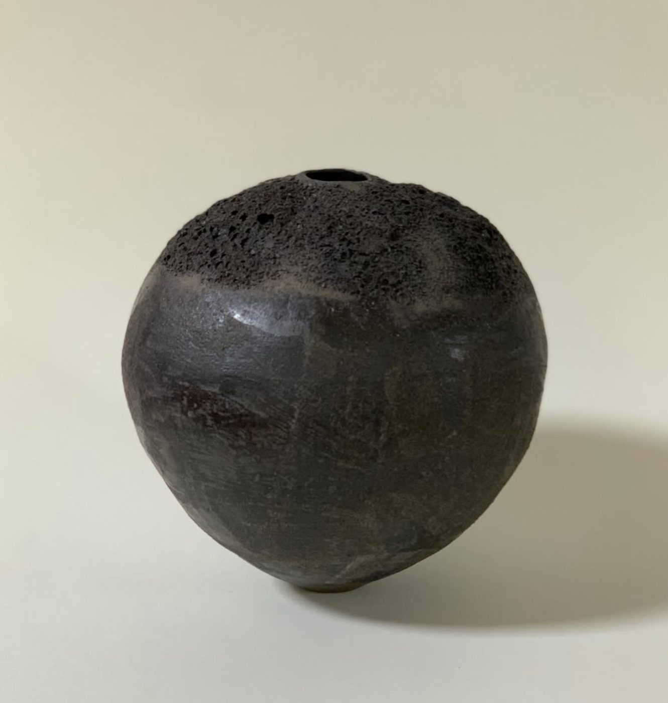 Dark smoke-fired sphere vessel